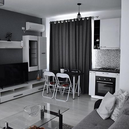 Etalon Airport Apartments Отопени Экстерьер фото