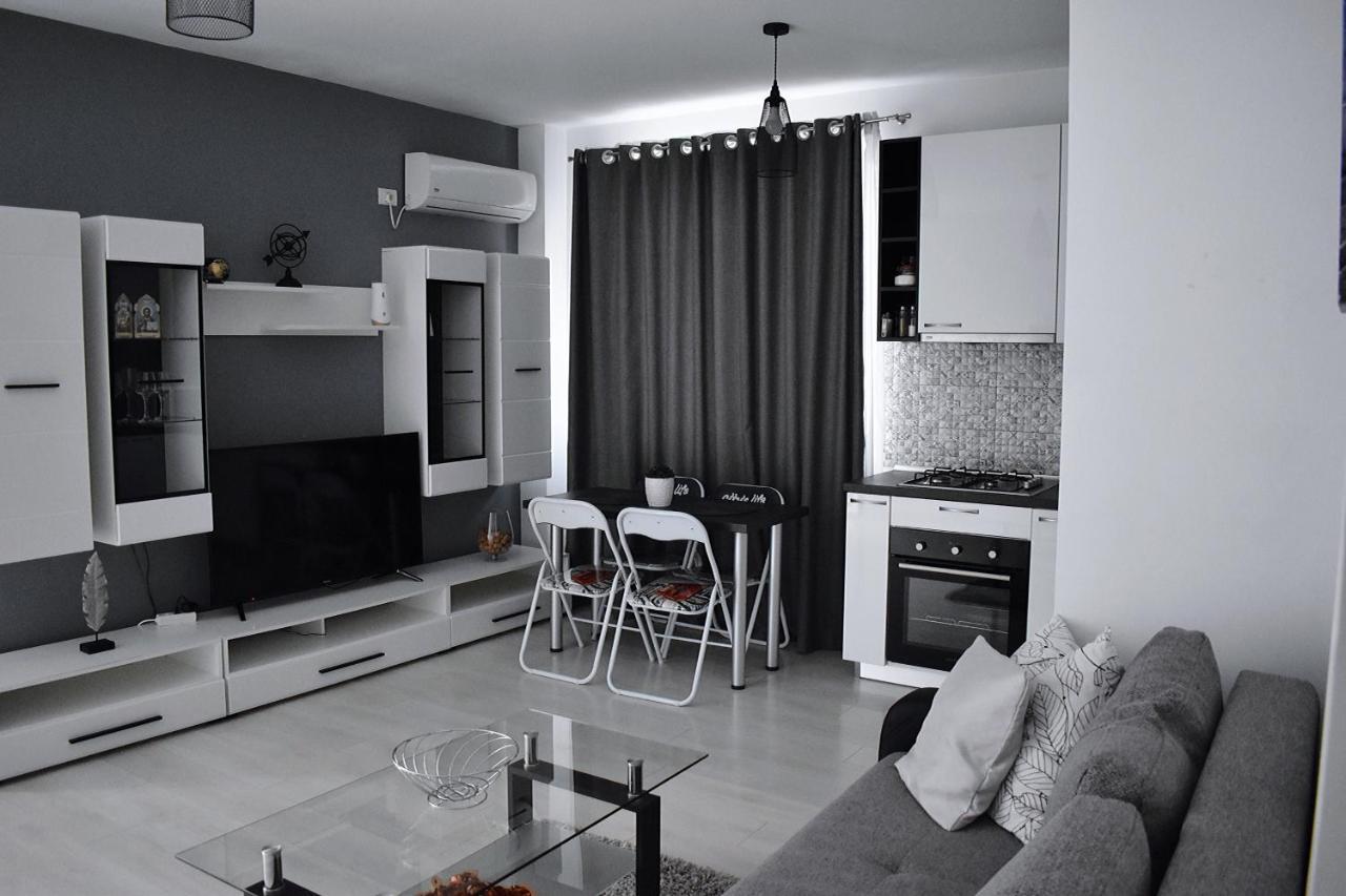 Etalon Airport Apartments Отопени Экстерьер фото