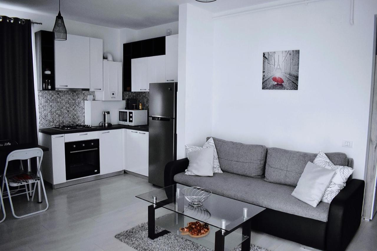 Etalon Airport Apartments Отопени Экстерьер фото