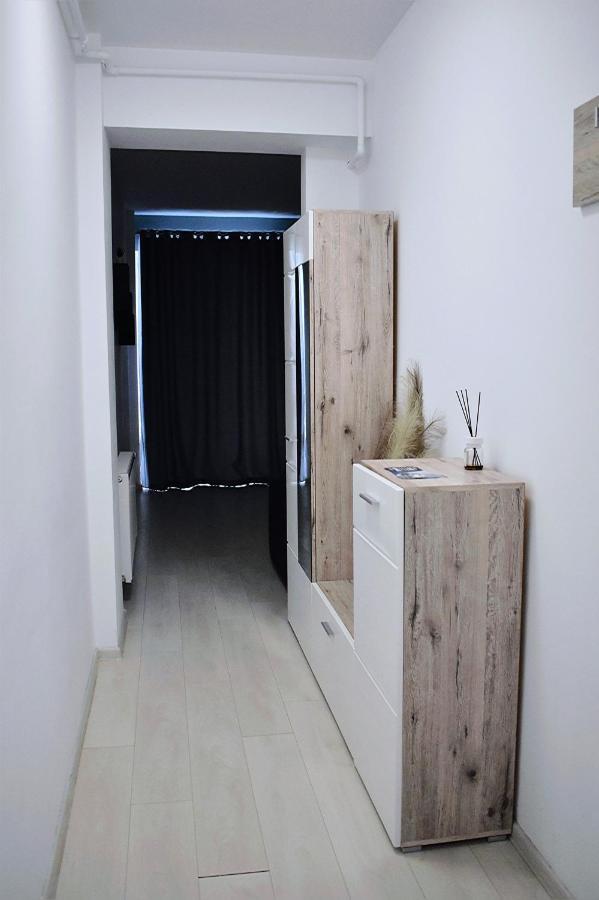 Etalon Airport Apartments Отопени Экстерьер фото